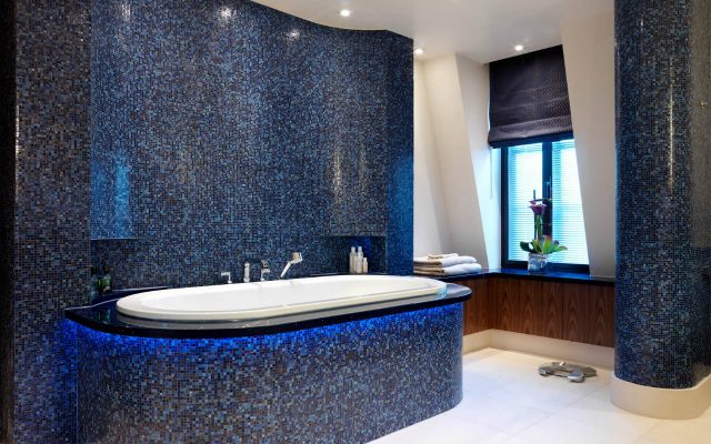 Kako ukrasiti zidove u kupaonici (42 fotografije): klasični i moderni materijali