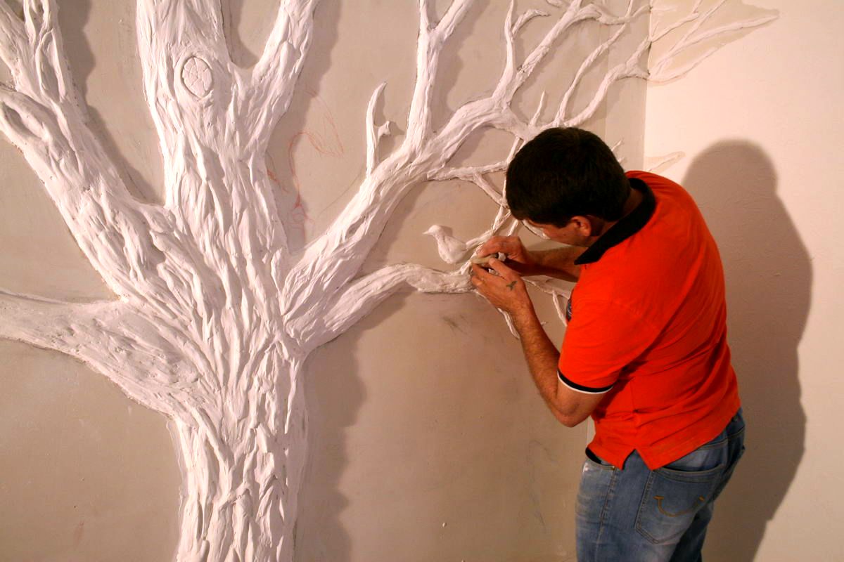 Декоративный гипсовый барельеф на стене: как новичку сделать его своими руками
