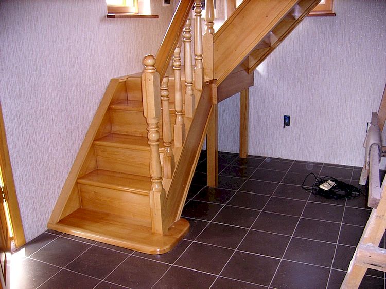 Маршевая деревянная лестница