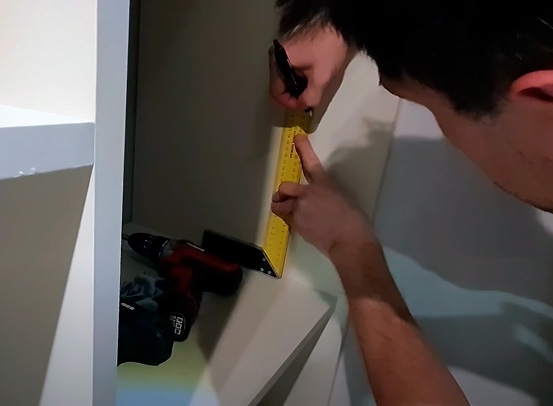 Как собрать распашной шкаф в коридор без опыта: пошаговая инструкция