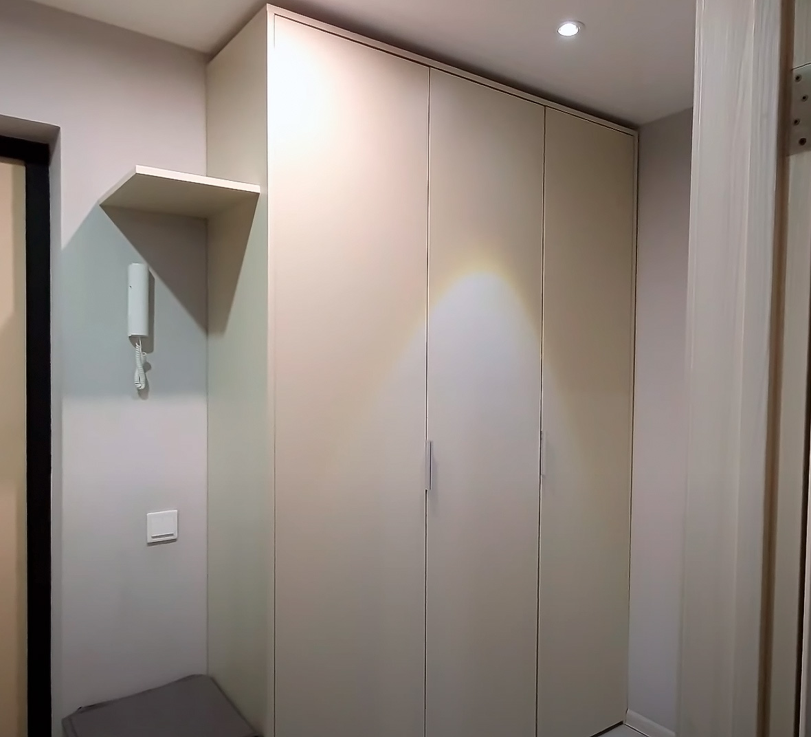 Как собрать распашной шкаф в коридор без опыта: пошаговая инструкция